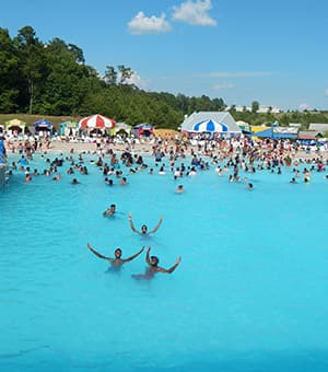 Kahuna Wave Pool at Alabama Adventure & Splash Adventure