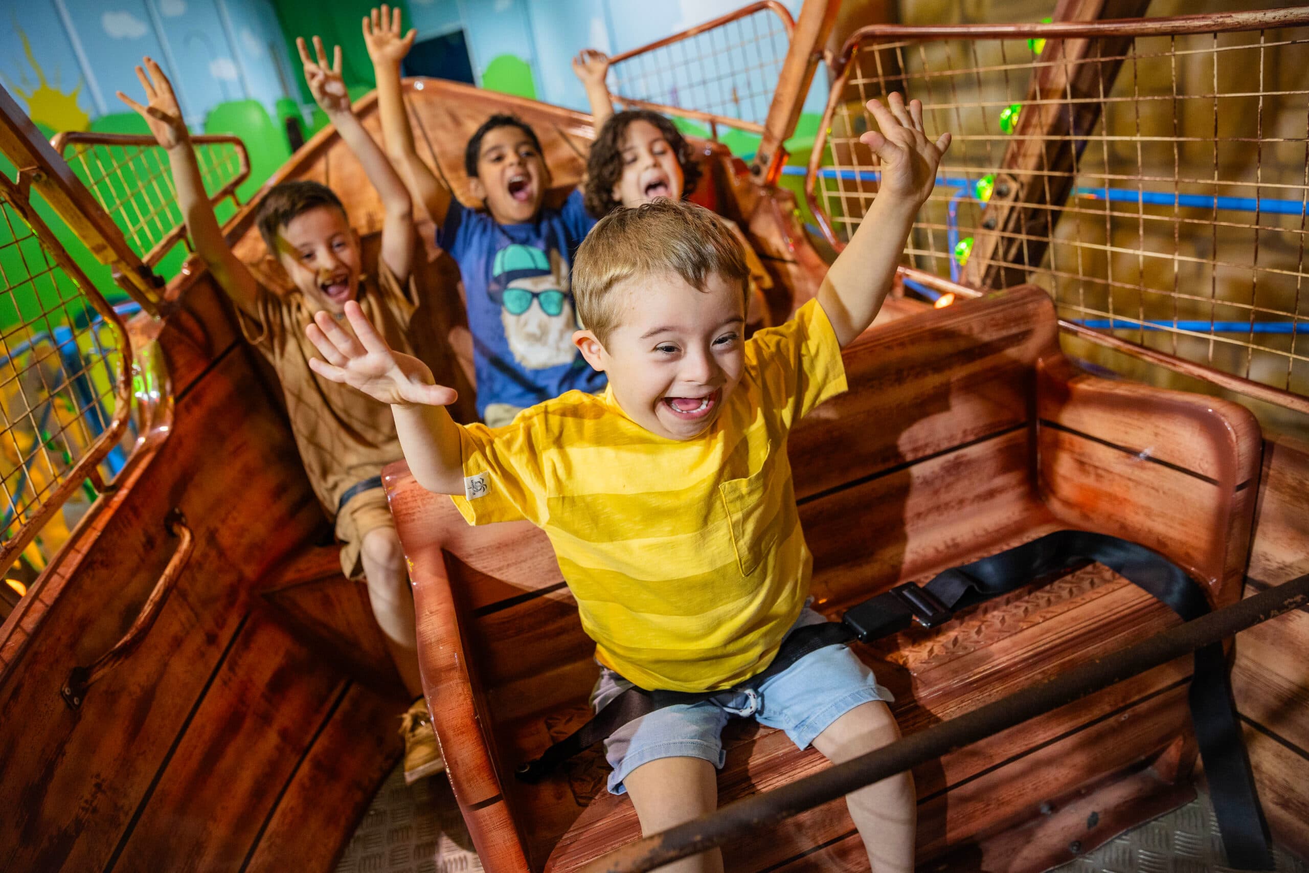 MINI BARCO PIRATA at Parque de la Costa
